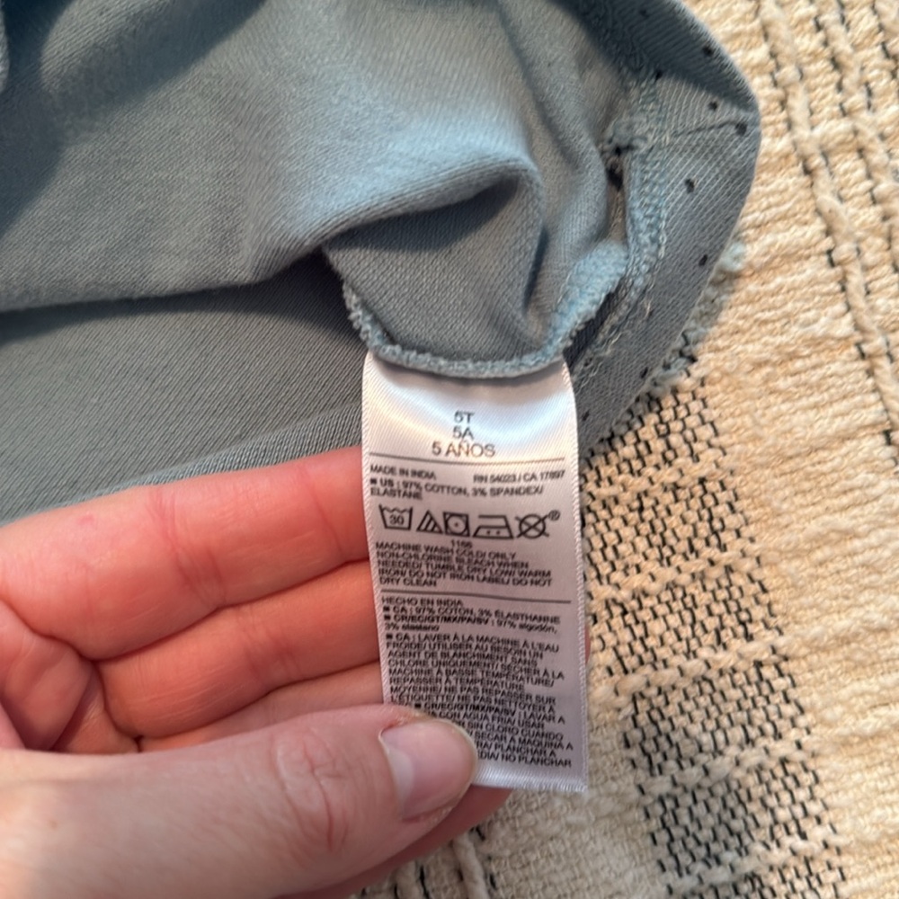 2 Old Navy Polos Size 5T - Picture 4 of 8